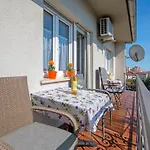 Oliva By Interhome بولا